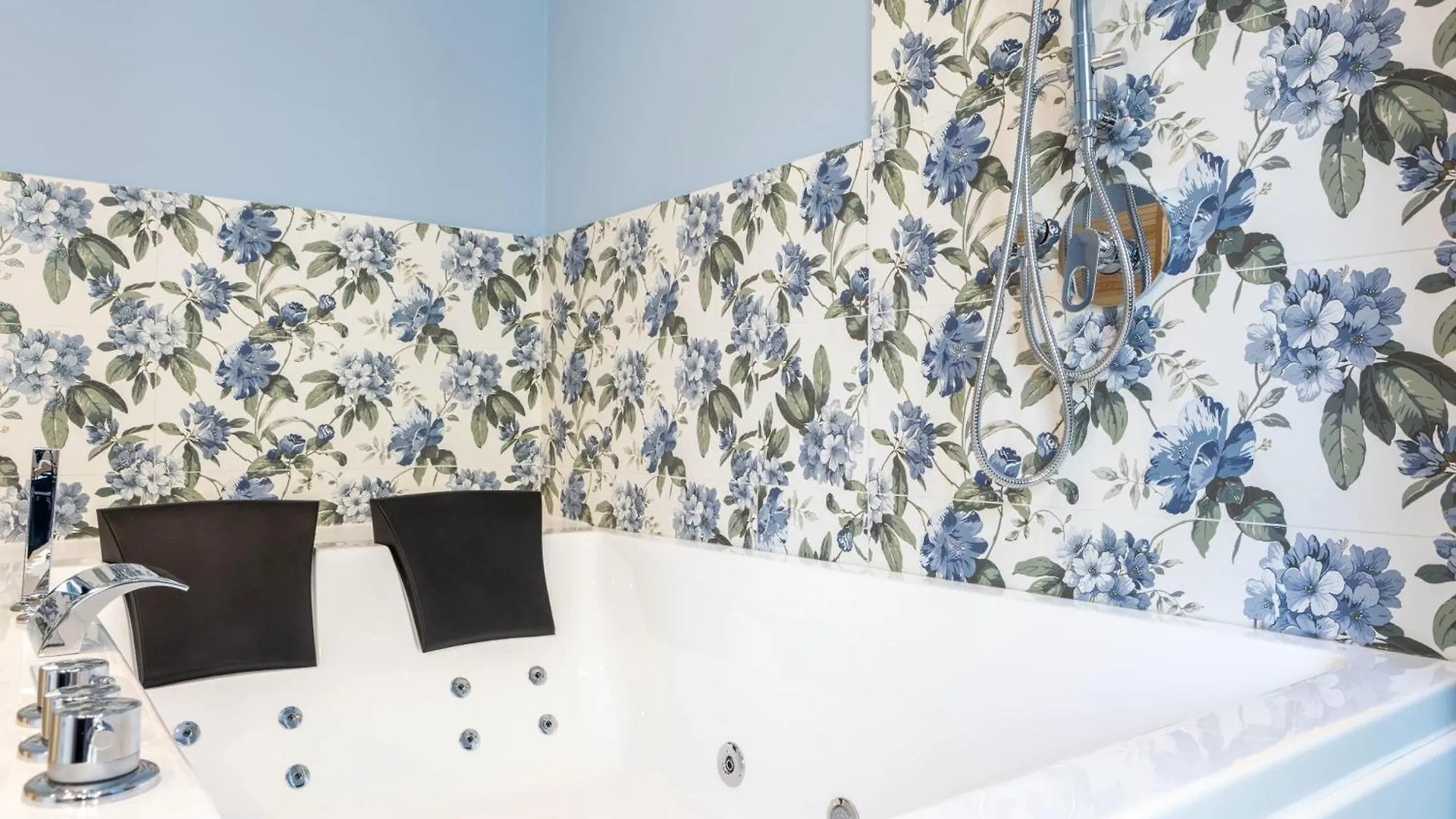 Pier Capponi 17 Rooms & Suites Florence Italy